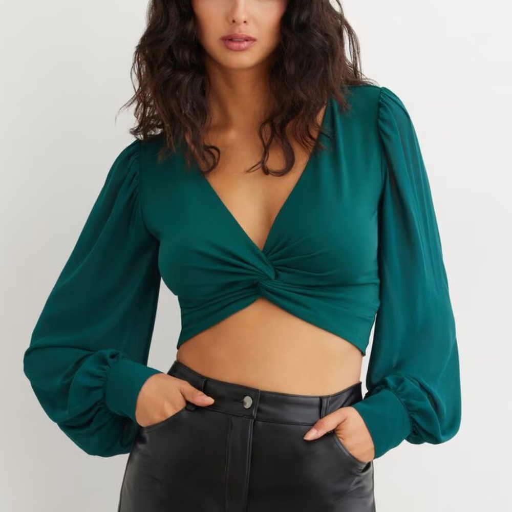 Dynamite Katie Sculpt Twist Front Crop Top Green Size M - Picture 2 of 8